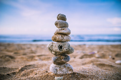 Fotótapéták Stone pile on the beach